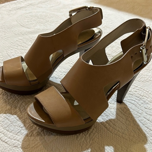 MK Platform Heels. New. Size 8.5 - Picture 1 of 10